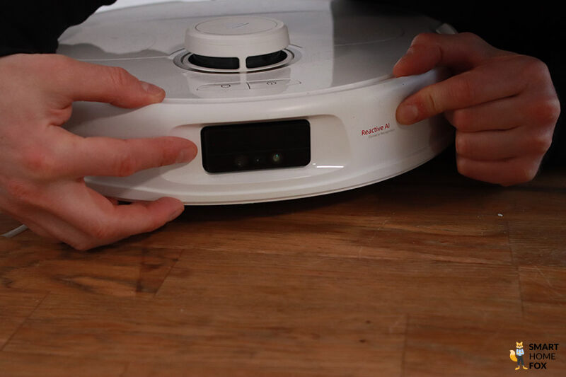 Die Reactive AI Objekterkennungstechnologie des Roborock Q Revo MaxV ist in der Nahaufnahme zu sehen.